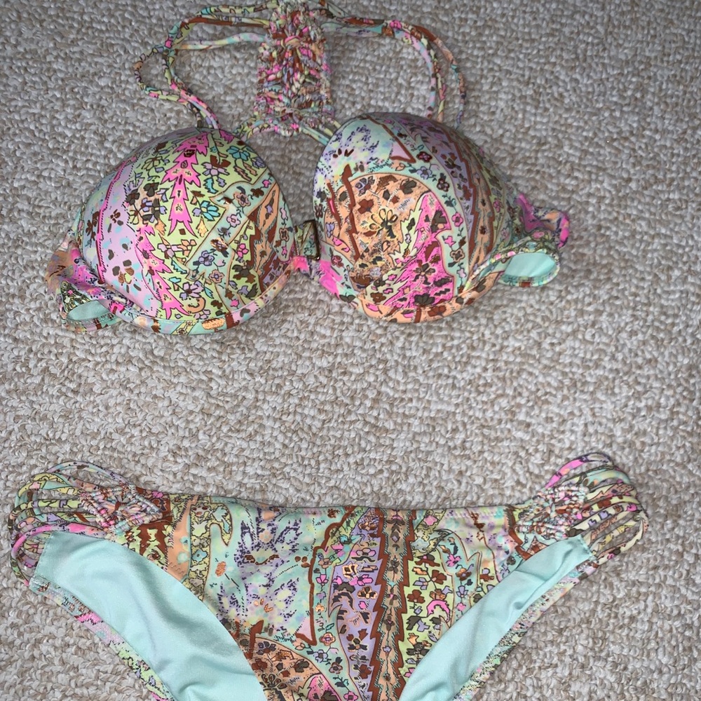 Victoria’s Secret Bikini Top 32B bottoms S
